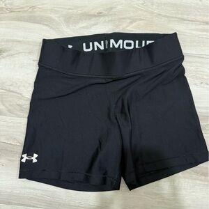 UNDER ARMOUR black biker shorts